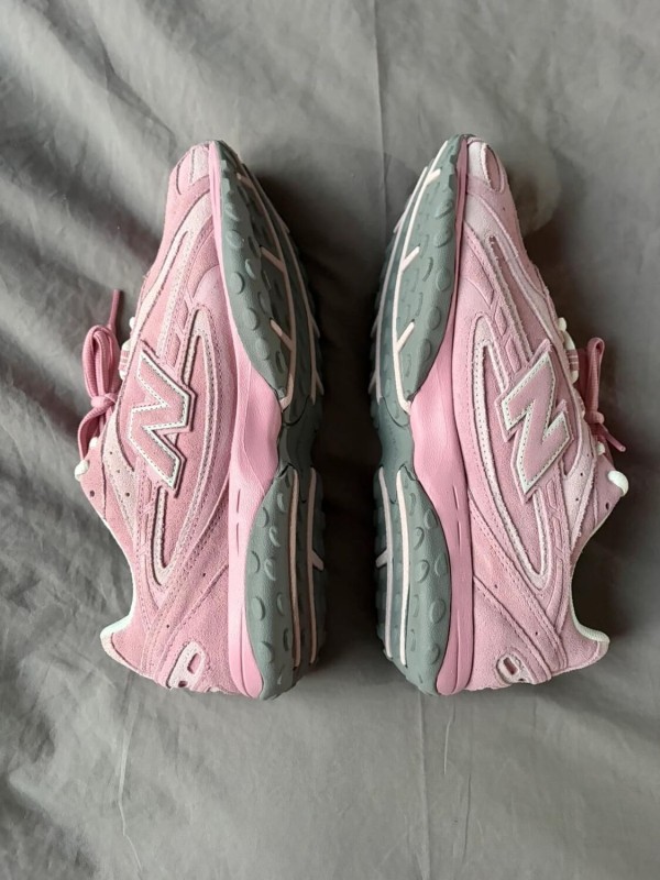 New Balance 204L Pale Pink 2