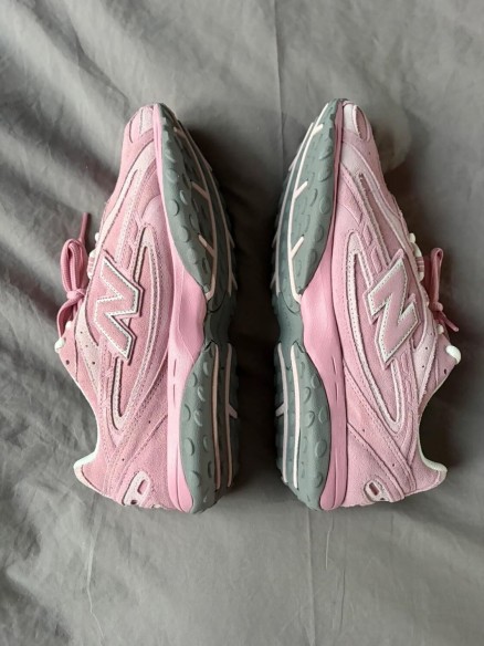 New Balance 204L Pale Pink