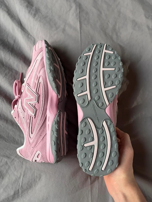 New Balance 204L Pale Pink 2