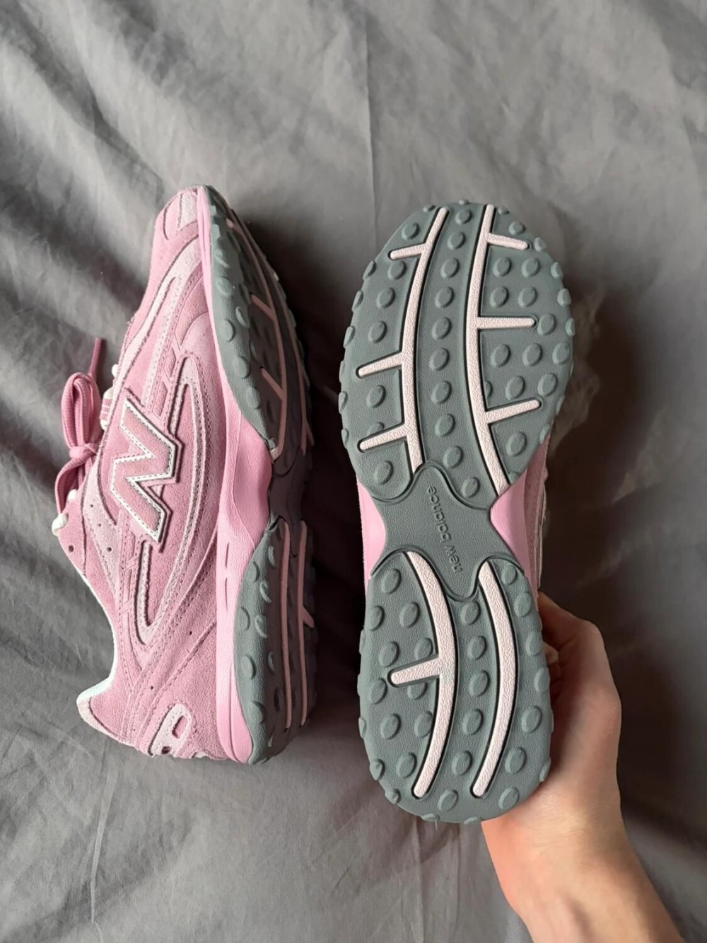 New Balance 204L Pale Pink