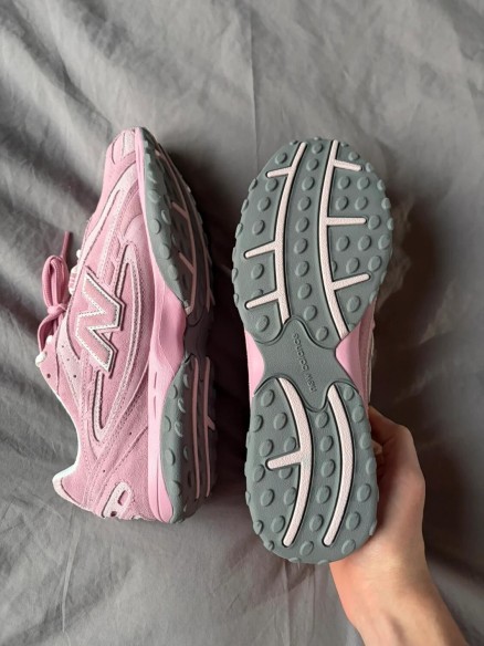 New Balance 204L Pale Pink