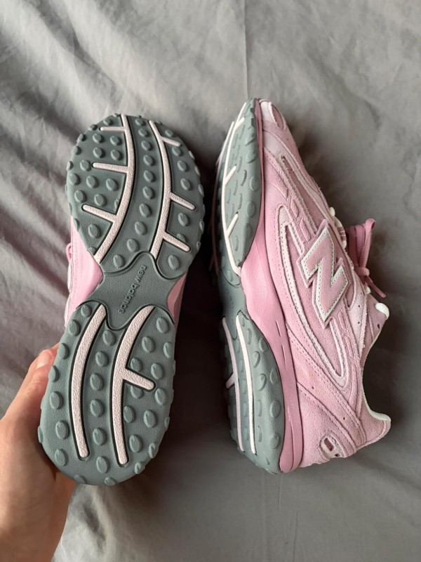 New Balance 204L Pale Pink 2