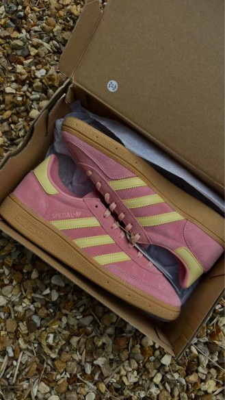 adidas handball spezial almost yellow / semi pink spark / jaune et rose / été taille 38