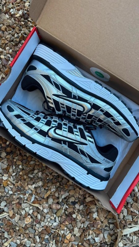 Nike p6000 metallic silver / gris argenté / noir / gris et noir taille 45,5 2
