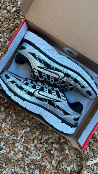 Nike p6000 metallic silver / gris argenté / noir / gris et noir taille 45,5