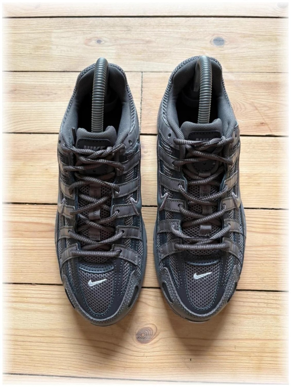 Nike P-6000 Cave stone medium ash flat peter metallic argenté - taille 39