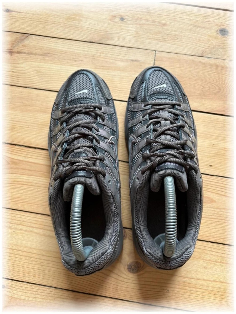 Nike P-6000 Cave stone medium ash flat peter metallic argenté - taille 39