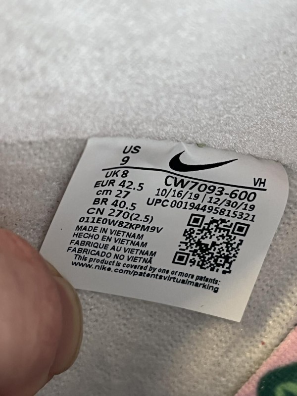 Nike SB Dunk High Strawberry Cough 2