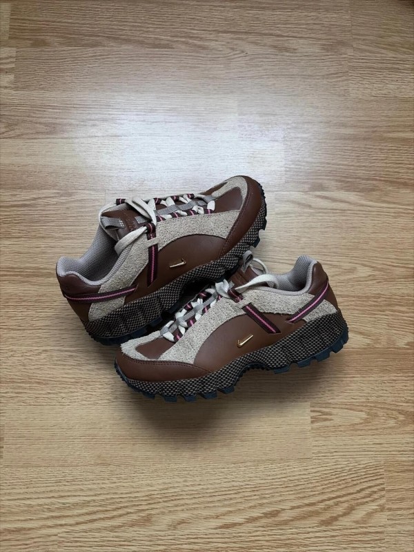 Nike humara jacquemus marron