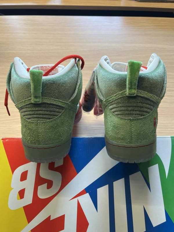 Nike SB Dunk High Strawberry Cough 2