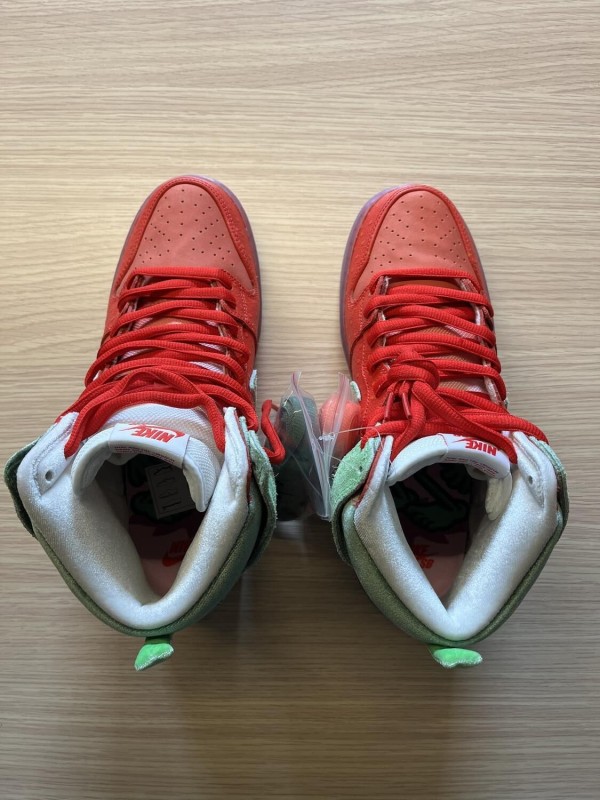 Nike SB Dunk High Strawberry Cough 2