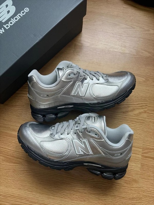 New balance 2002r argent metal