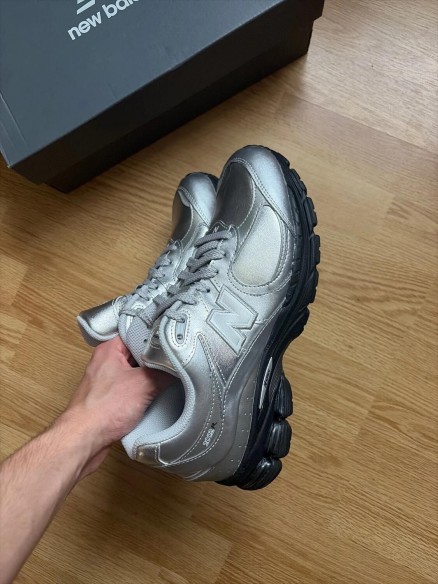 New balance 2002r argent metal