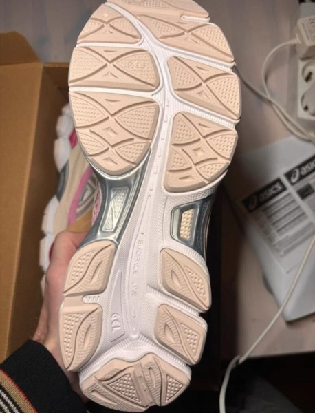 Asics Gel NYC Cream Mineral Beige taille 38