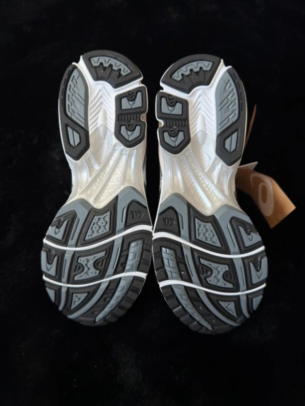 Asics Gel-Kayano 14 White Graphite Grey - Taille EU 44,5 2