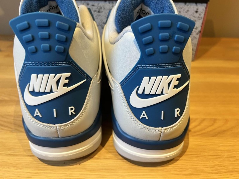 Air Jordan 4 Retro Military Blue (2024)