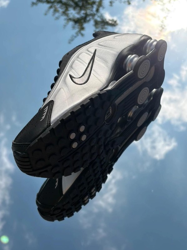 Nike Shox R4 Black Metallic Silver - EU 40 2