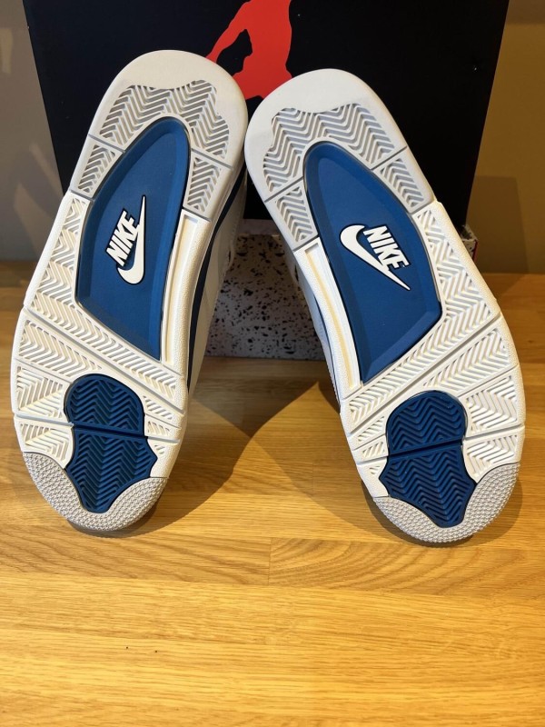 Air Jordan 4 Retro Military Blue (2024) 2