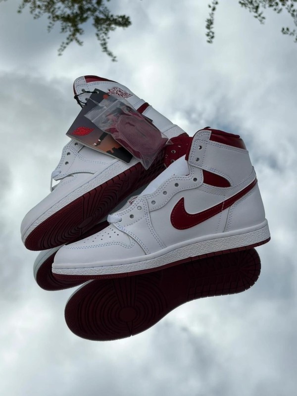 Air Jordan 1 High Retro OG ‘85 Metallic Burgundy White Team Red - EU 40