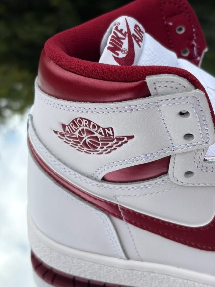 Air Jordan 1 High Retro OG ‘85 Metallic Burgundy White Team Red - EU 40