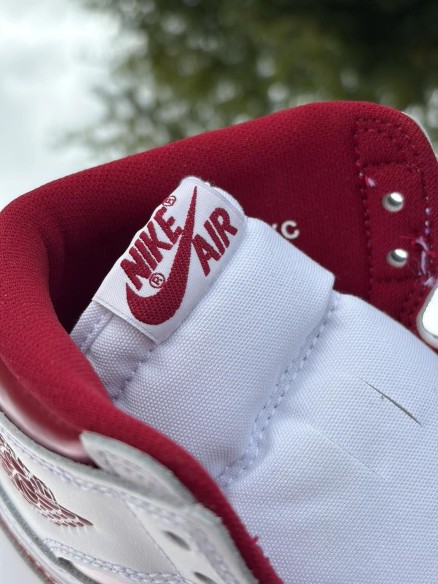 Air Jordan 1 High Retro OG ‘85 Metallic Burgundy White Team Red - EU 40