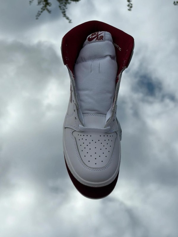 Air Jordan 1 High Retro OG ‘85 Metallic Burgundy White Team Red - EU 40 2