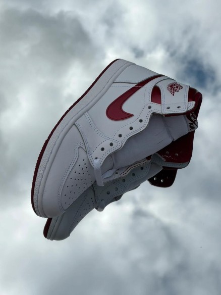 Air Jordan 1 High Retro OG ‘85 Metallic Burgundy White Team Red - EU 40