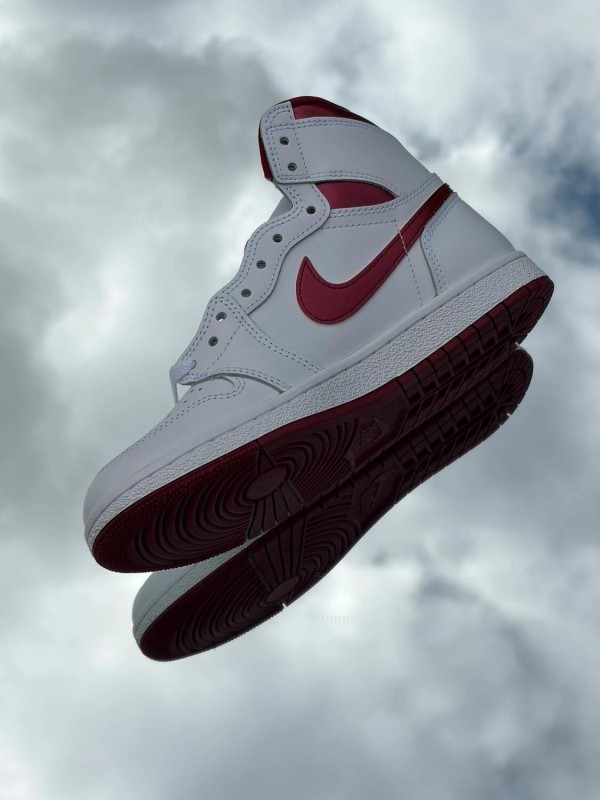 Air Jordan 1 High Retro OG ‘85 Metallic Burgundy White Team Red - EU 40 2