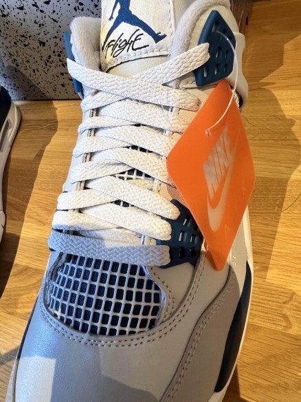 Air Jordan 4 Retro Military Blue (2024)