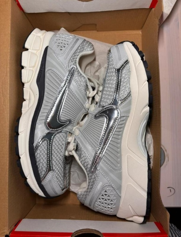 Nike Vomero 5 photon dust metallic taille 39 2