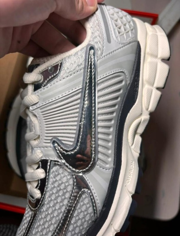 Nike Vomero 5 photon dust metallic taille 39 2