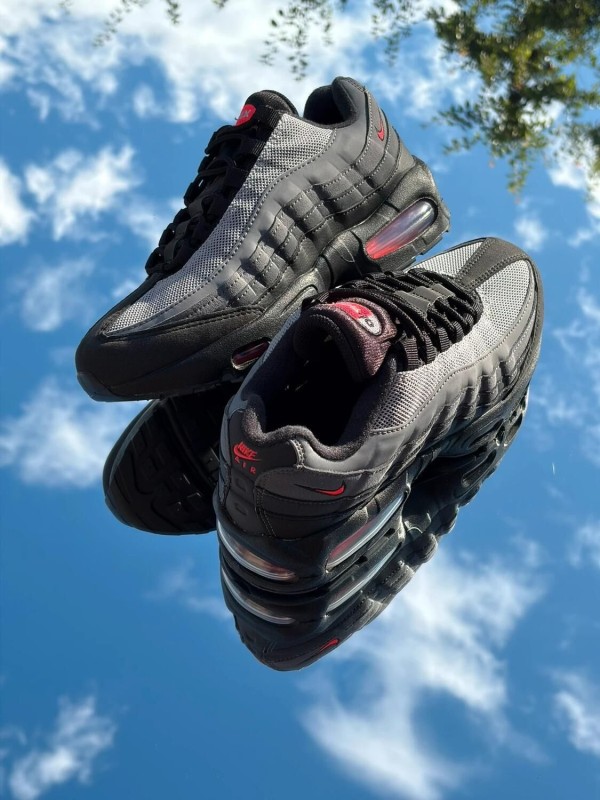 Nike Air Max 95 Black Bright Crimson - EU 38,5