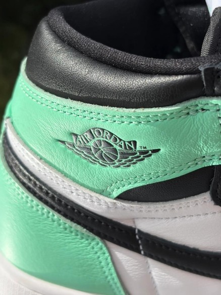 Air Jordan 1 High Retro OG Green Glow White Black - EU 38