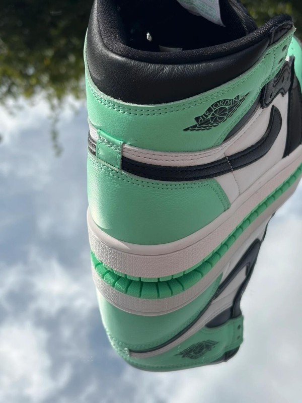 Air Jordan 1 High Retro OG Green Glow White Black - EU 38 2