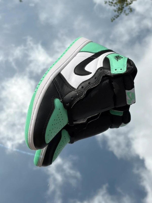 Air Jordan 1 High Retro OG Green Glow White Black - EU 38 2