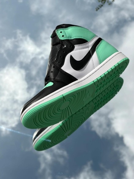 Air Jordan 1 High Retro OG Green Glow White Black - EU 38