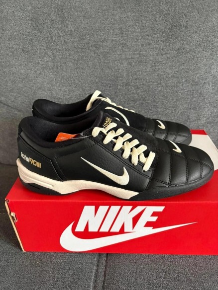 Nike Total 90 Black - EU 42