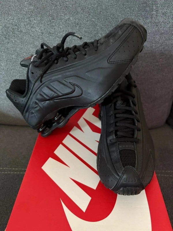 Nike Shox R4 Triple Black - EU 42