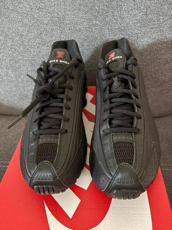 Nike Shox R4 Triple Black - EU 42 2