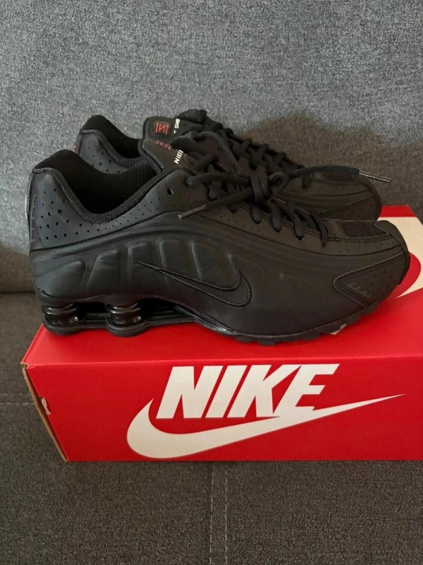 Nike Shox R4 Triple Black - EU 42 2