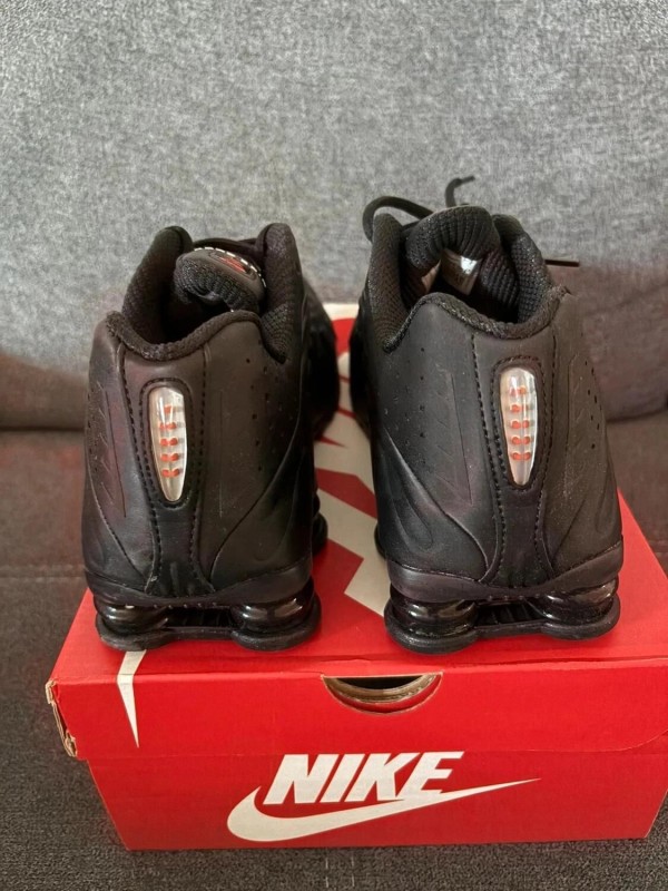 Nike Shox R4 Triple Black - EU 42 2