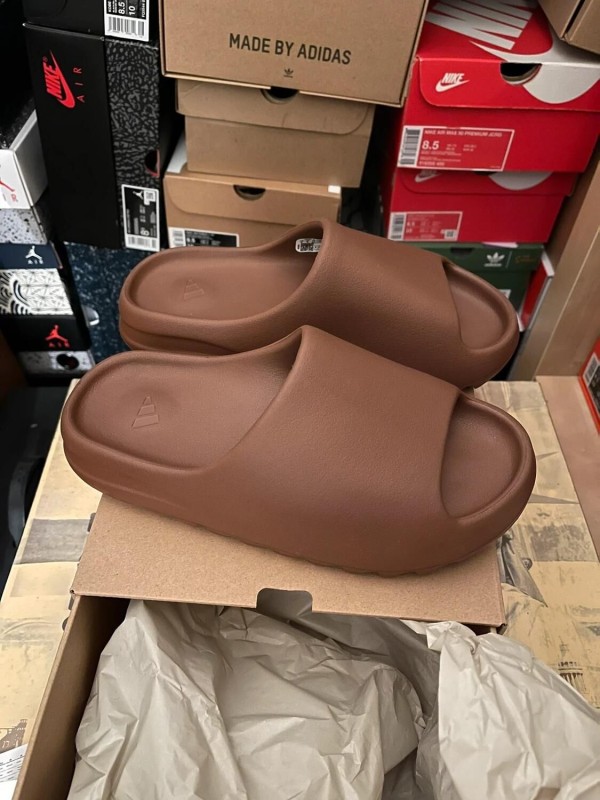 Yeezy Slide Flax - EU 43