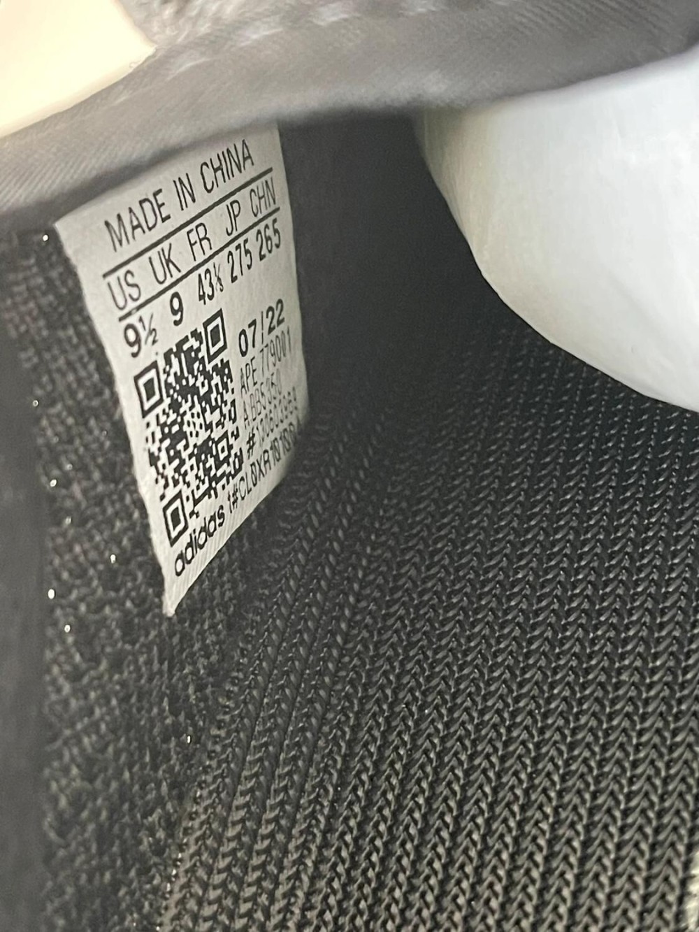 Adidas Yeezy 350 - EU 43