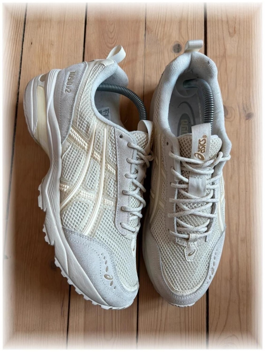 Asics 1090 V2 beige - EU 44