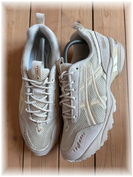 Asics 1090 V2 beige - EU 44