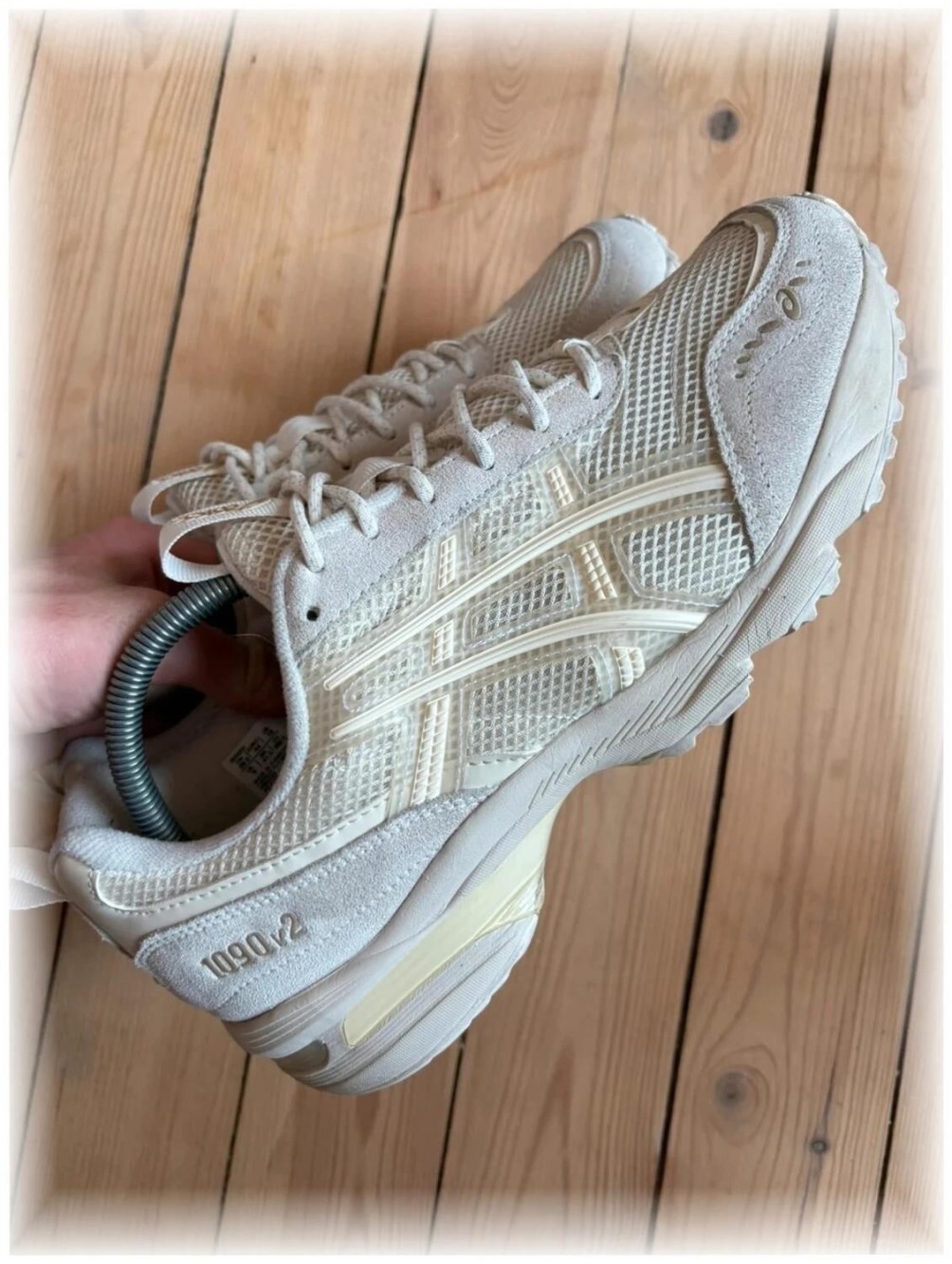 Asics 1090 V2 beige - EU 44
