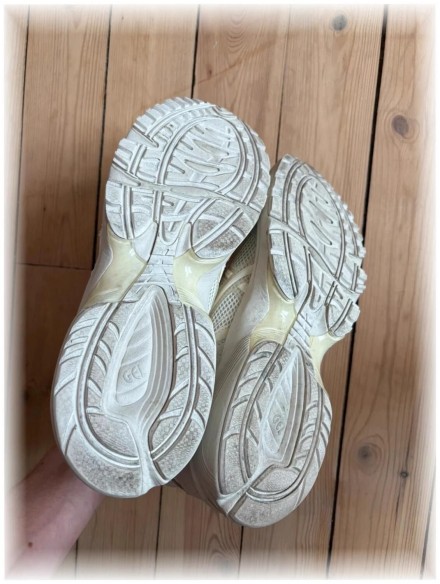 Asics 1090 V2 beige - EU 44