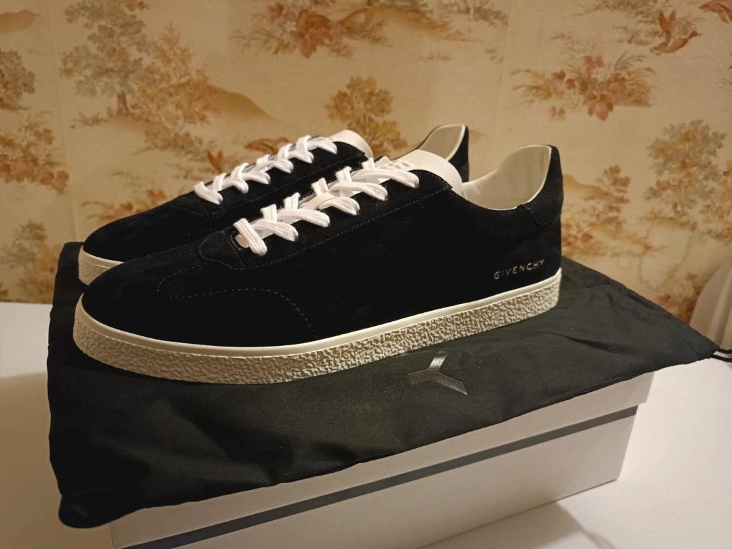 Givenchy baskets basses en daim noir - EU 46