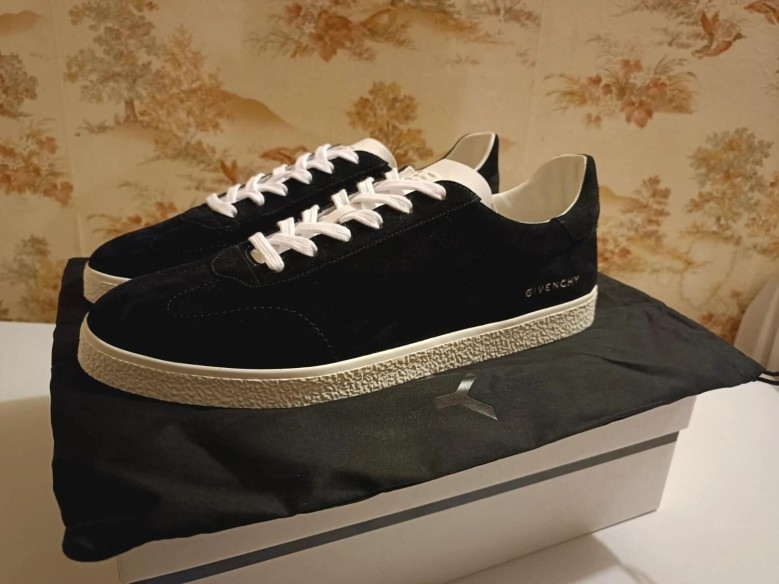 Givenchy baskets basses en daim noir - EU 46