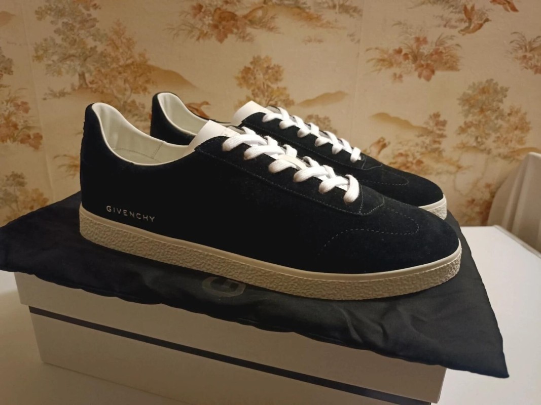 Givenchy baskets basses en daim noir - EU 46 2